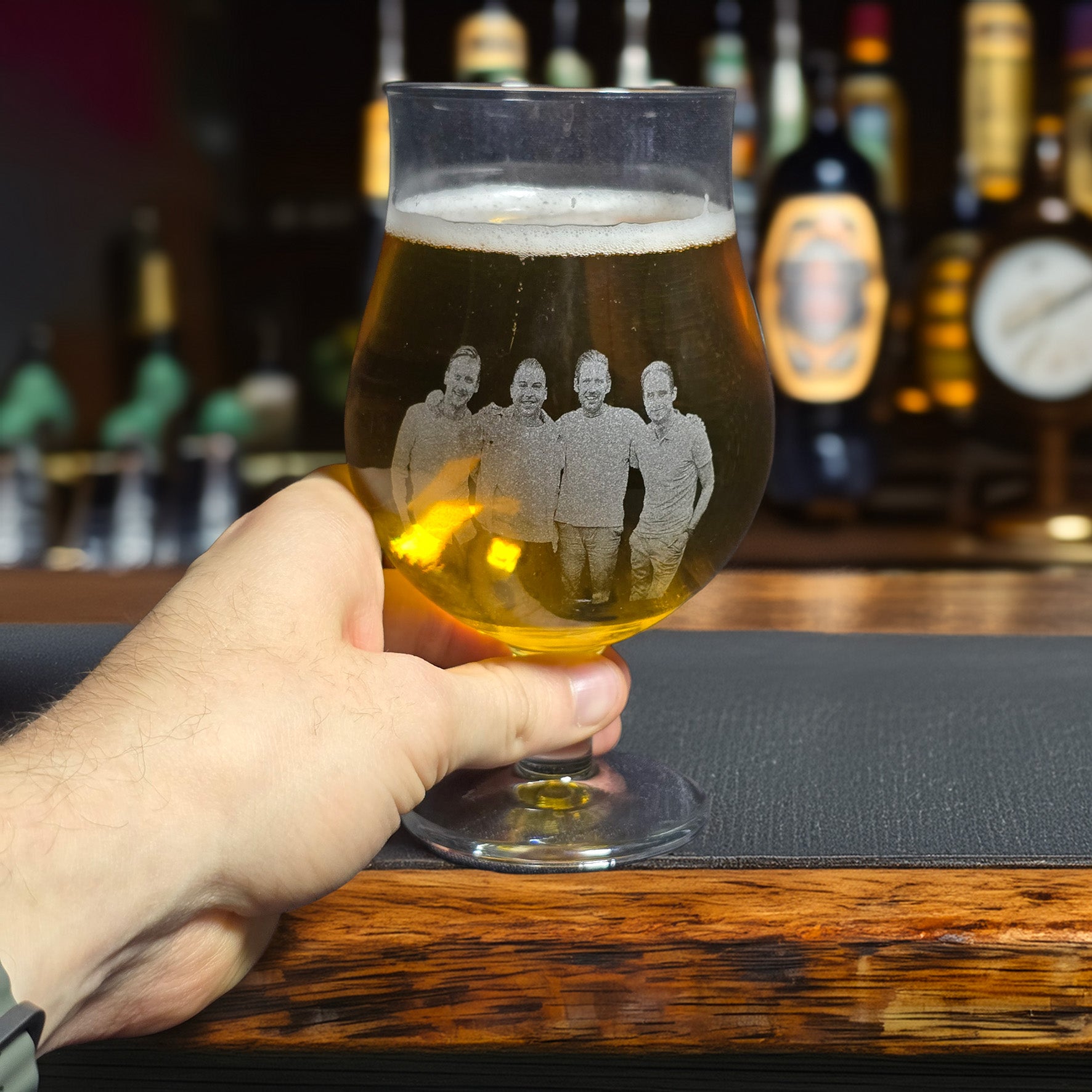 Bierglas gegraveerd met foto van vrienden – uniek verjaardagscadeau