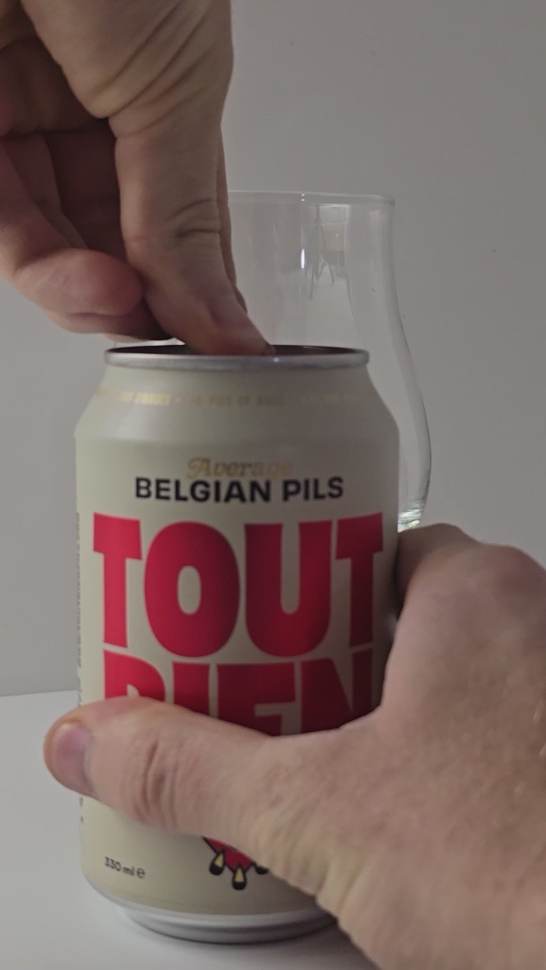 Bierglas gegraveerd met foto van vrienden – Je Ziet hoe de foto op het glas wordt gegraveerd